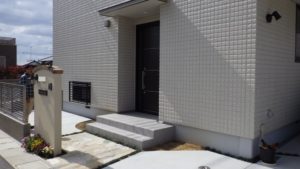玄関の植栽前